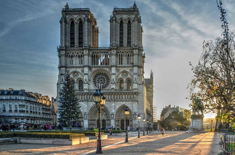 Must-See places in Paris 12
